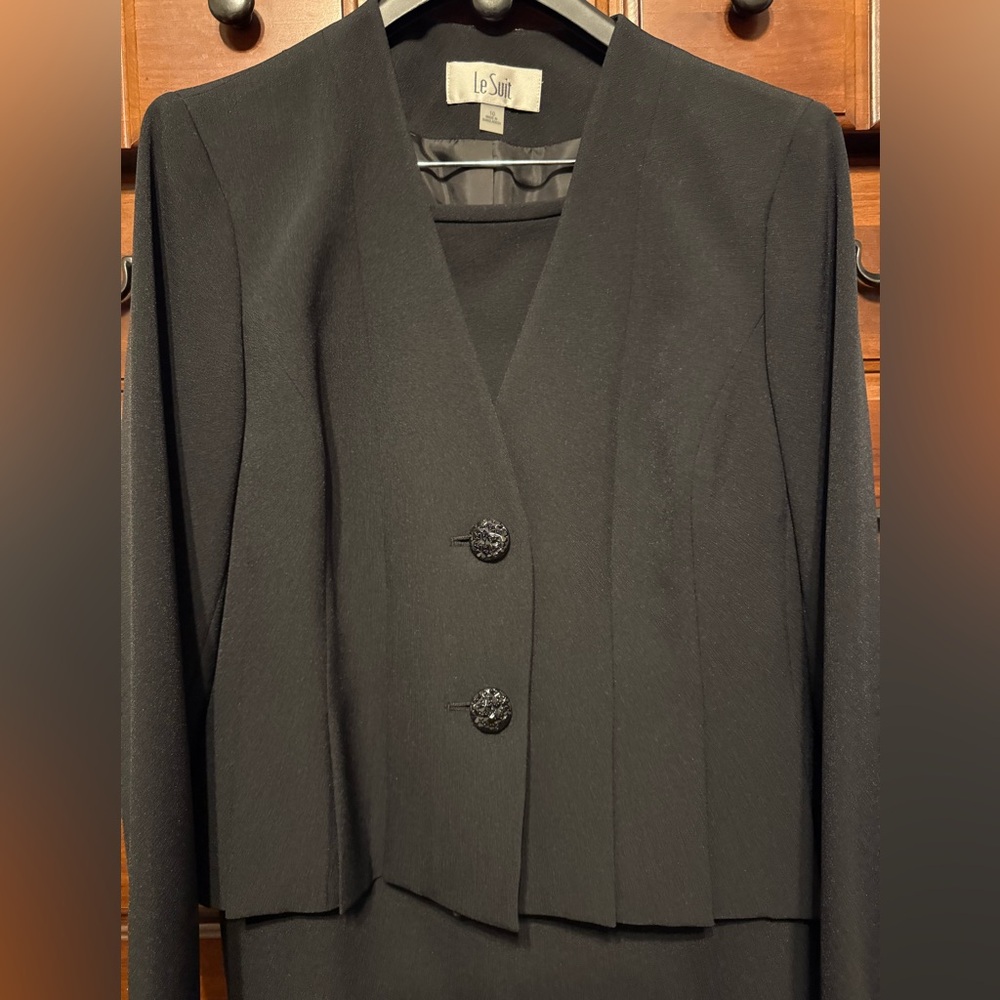 NWT Black Women's Classic Skirt Suit with Blazer by Le Suit